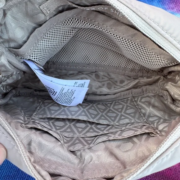 Athleta EUC “all about” belt bag/crossbody - Picture 4 of 5